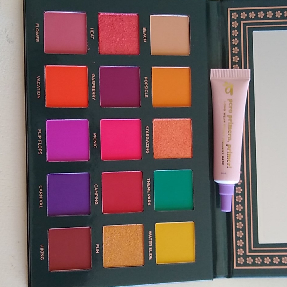 Eyeshadow palette and primer duo